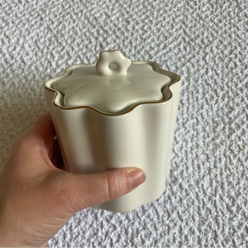 NEW Anthropologie Le Marais Scalloped Bath Jar Cream Gold Trim - Picture 4 of 5
